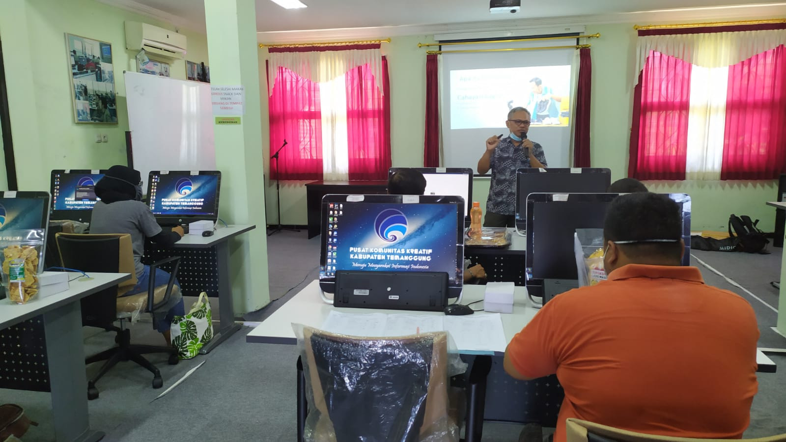 UKM Temanggung Dilatih Foto dan Branding Produk