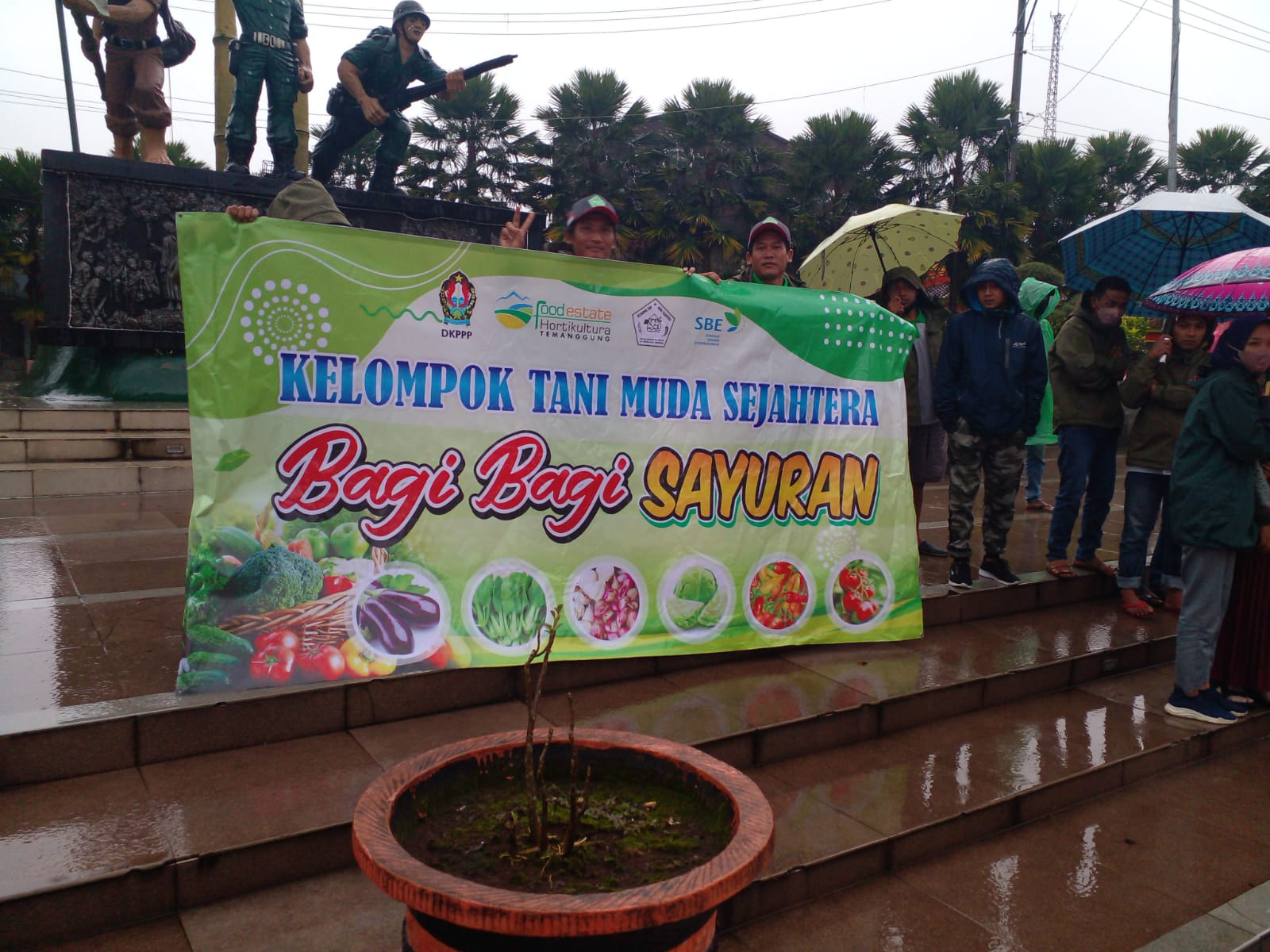 Berbagi Berkah di Bulan Ramadan dengan Bagikan Sayuran Segar