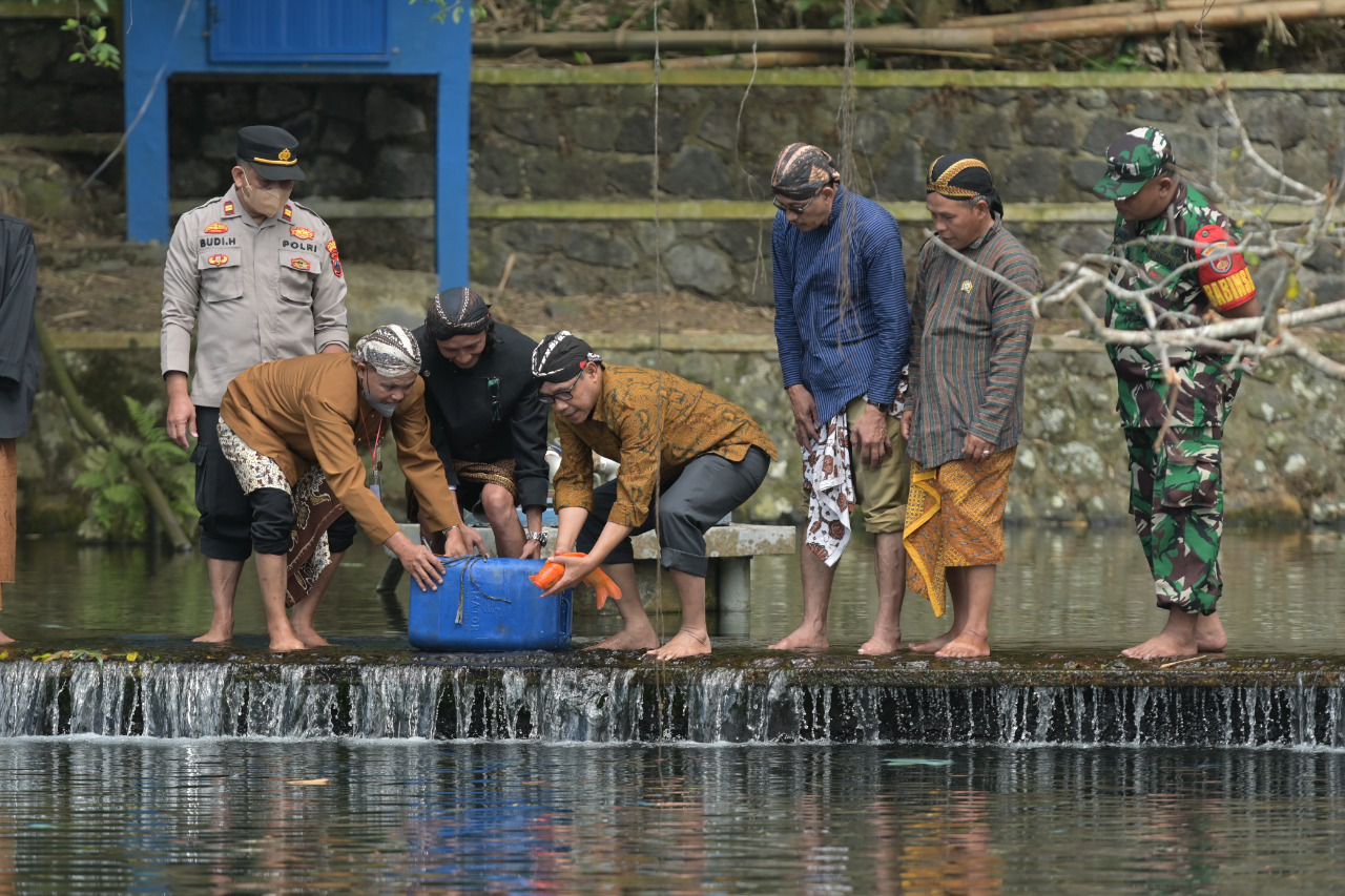 Bupati Hadiri Sadranan Lepen, Sendang Sengon Desa Banjarsari