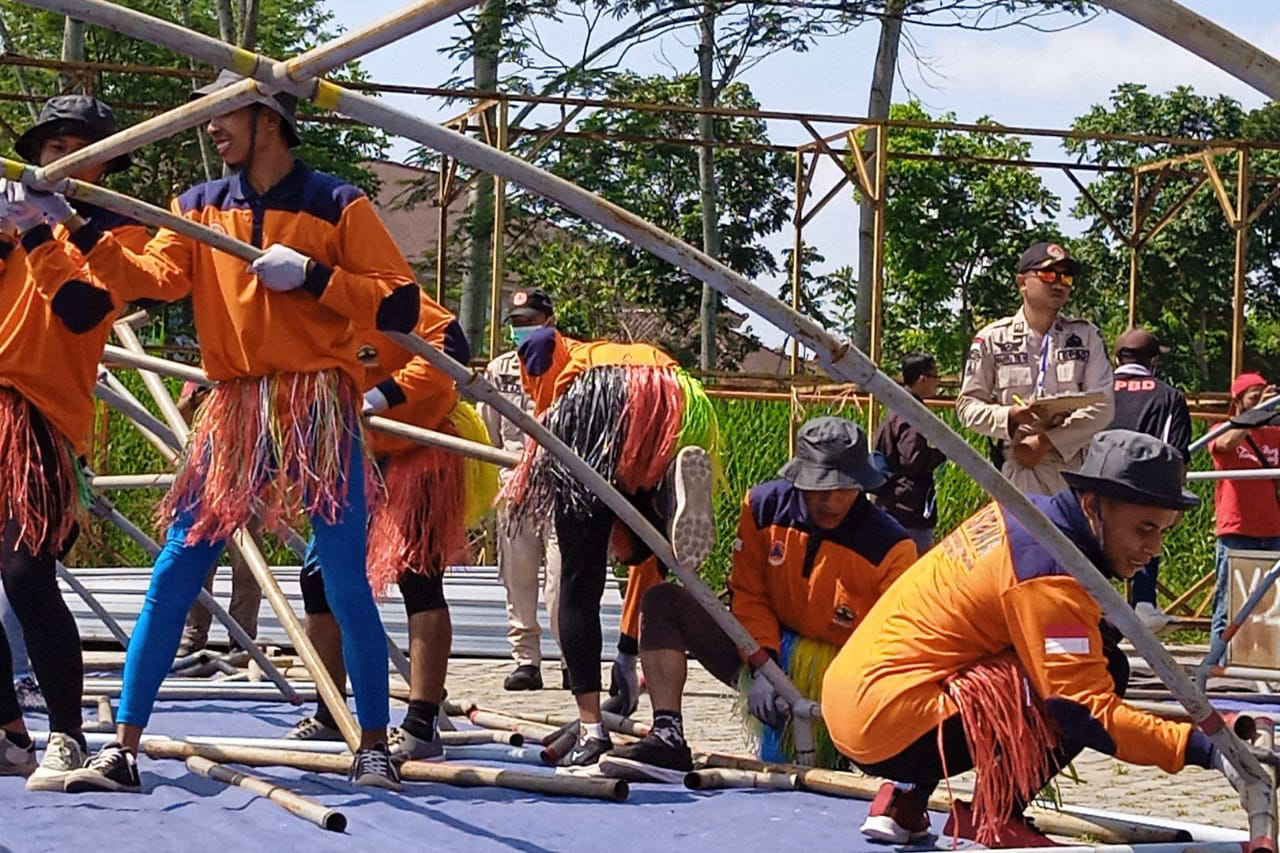 Ratusan Relawan Ikuti Lomba Dirikan Tenda Penanganan Bencana