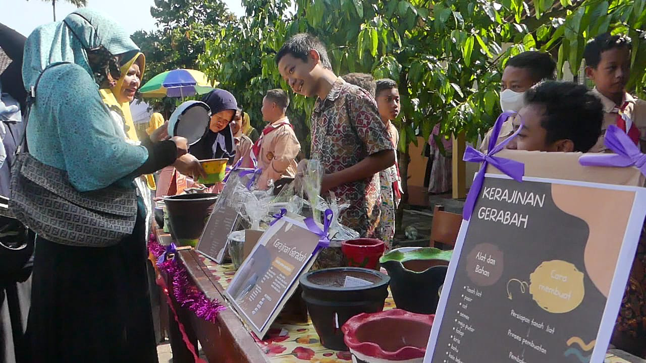 Panen Karya dan Market Day Latih Siswa Berwirausaha