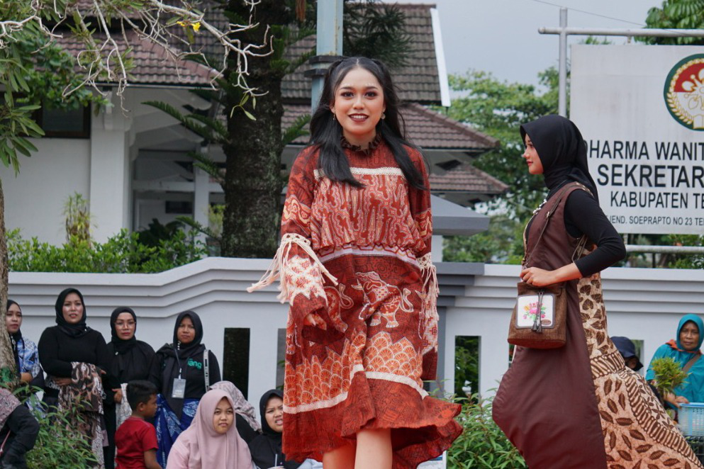 Hari Batik Nasional, Enam Puluh Model Pamerkan Batik Temanggung