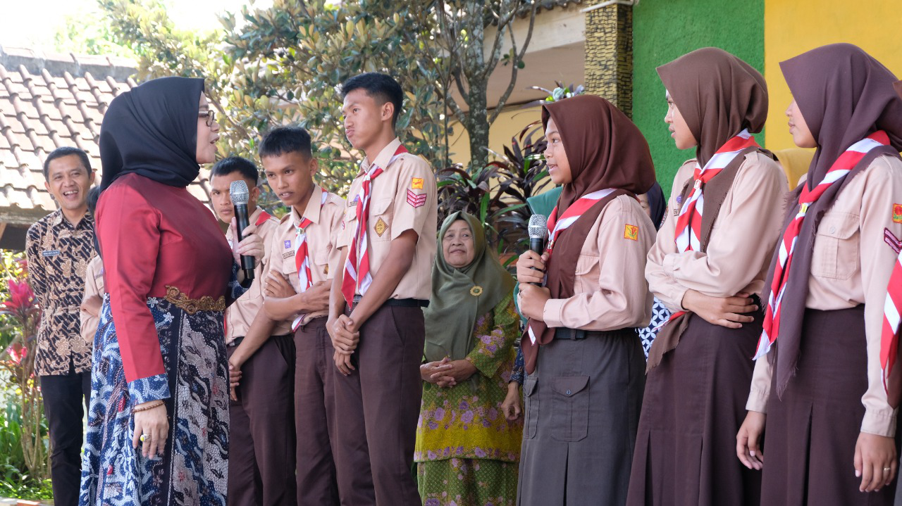 TP PKK Kampanyekan \'Jo Kawin Bocah\' di SMP N 1 BANSARI dan SMP N 1 KEDU