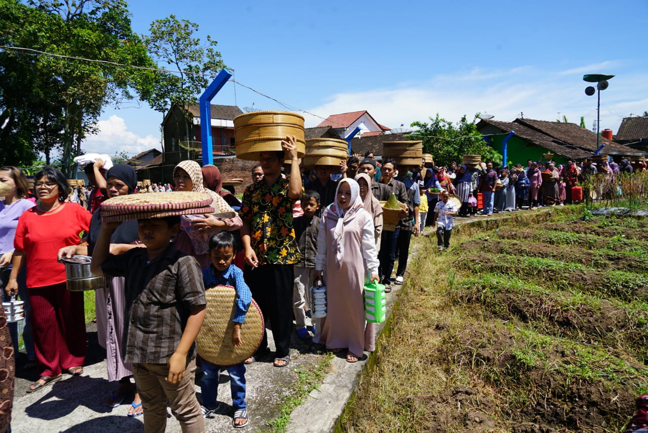 Ratusan Tenong Diusung di Nyadran Demangan