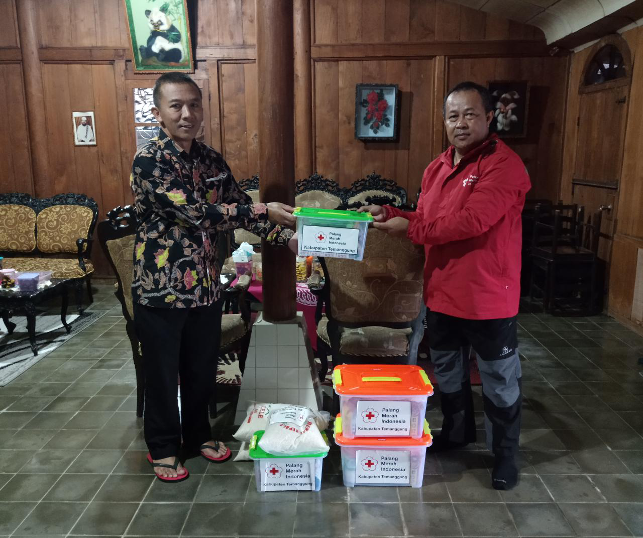 BPBD dan PMI Temanggung Salurkan Bantuan pada Korban Bencana Longsor di Bansari