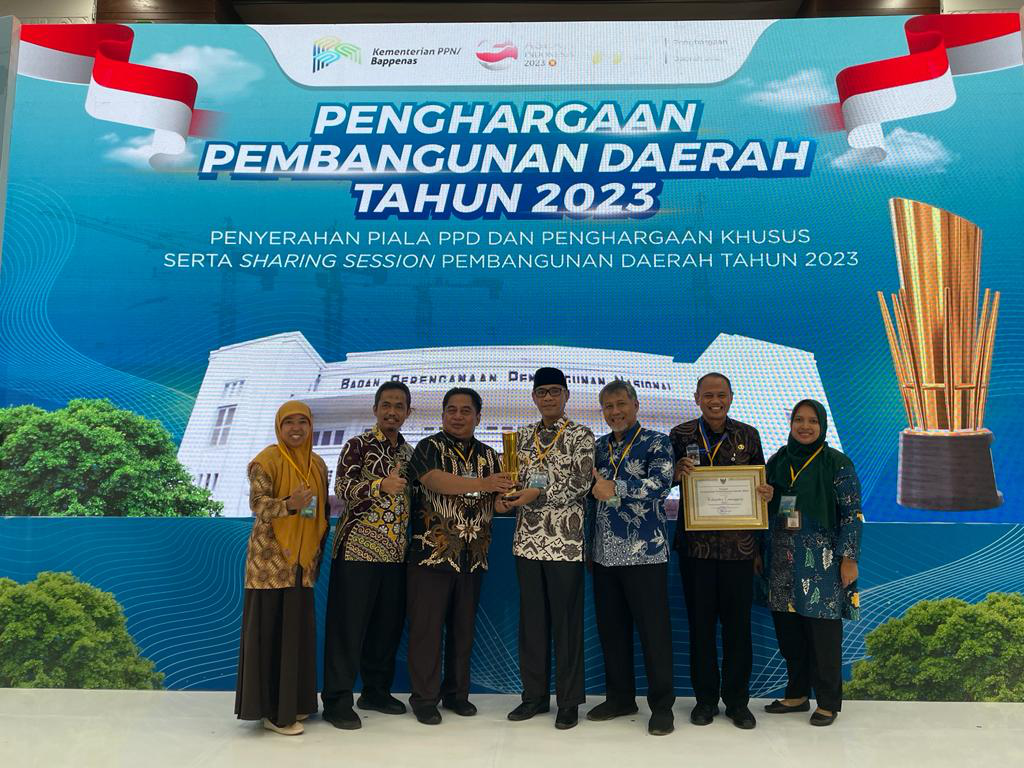 Bupati Temanggung Terima Piala Juara 1 PPD Nasional 2023