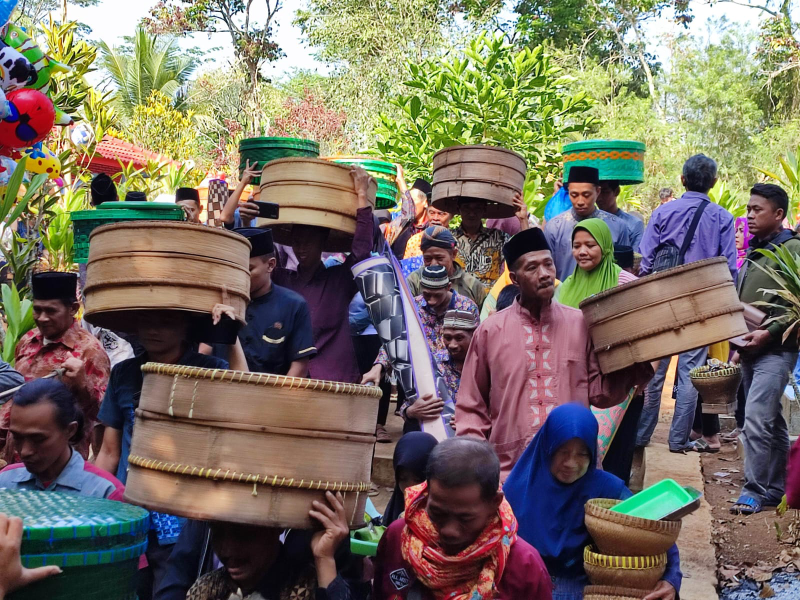 Gelar Sadranan, Warga Berdoa Bagi Indonesia