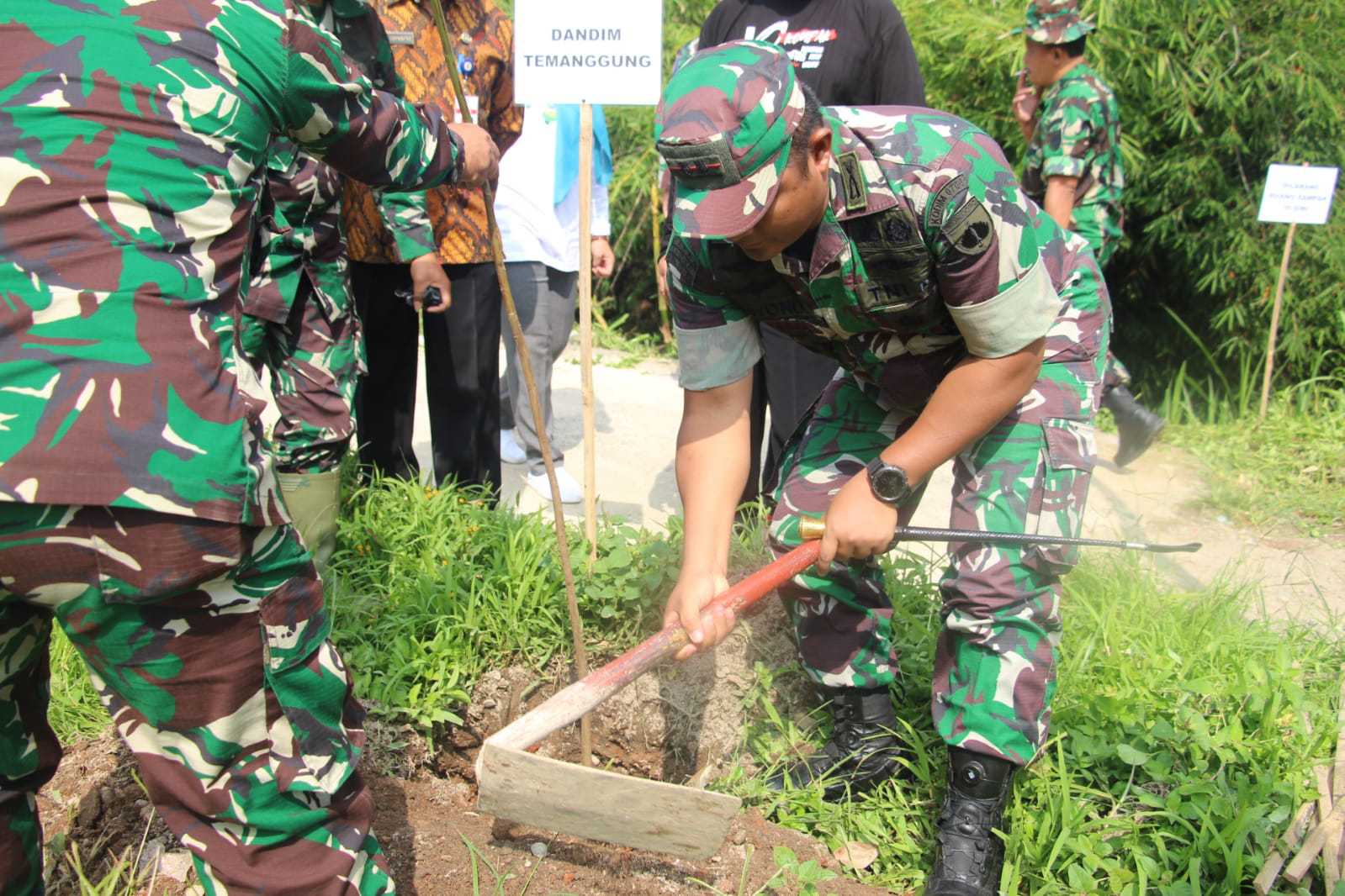 Antisipasi Terjadinya Banjir dan Munculnya Wabah Penyakit, Kodim Temanggung Gelar Karya Bakti