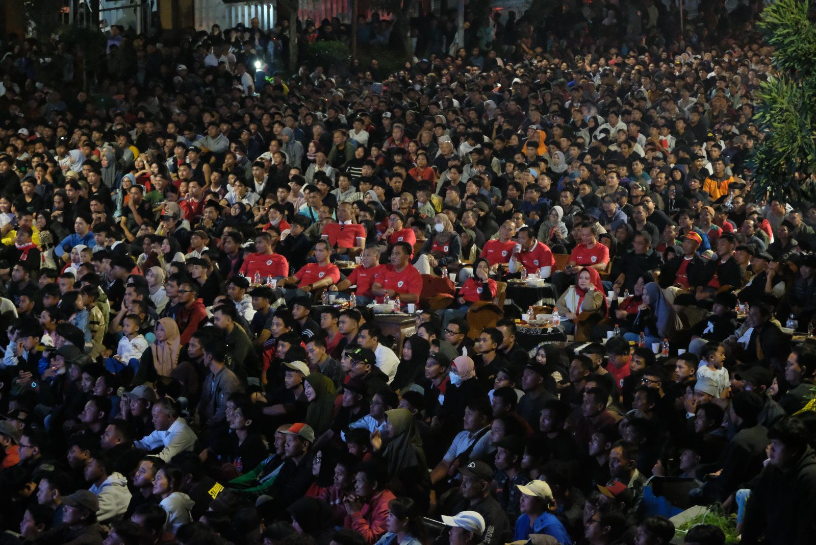 Ribuan Masyarakat Temanggung Tumpah Ruah Nobar Timnas Indonesia Vs Uzbekistan