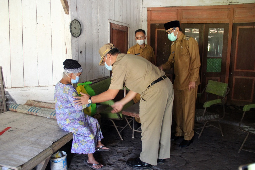 Jelang Lebaran, Perumda Tirta Agung Temanggung Berikan Bansos