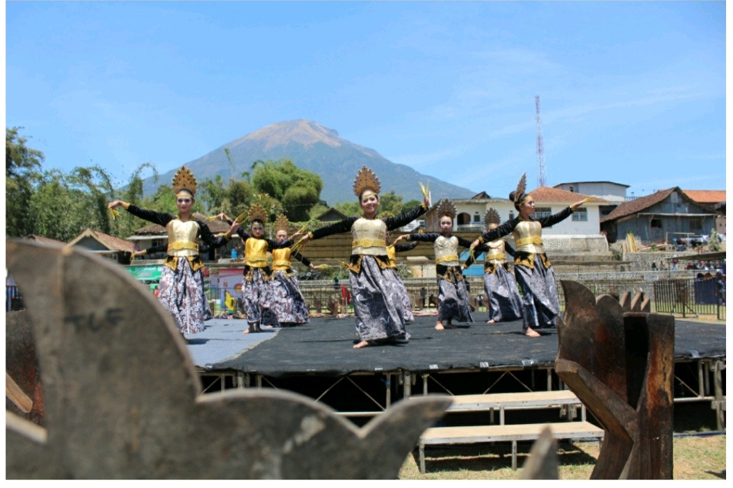 150 Perajang Tembakau se-Kecamatan Bansari Ramaikan Festival Lembutan.  