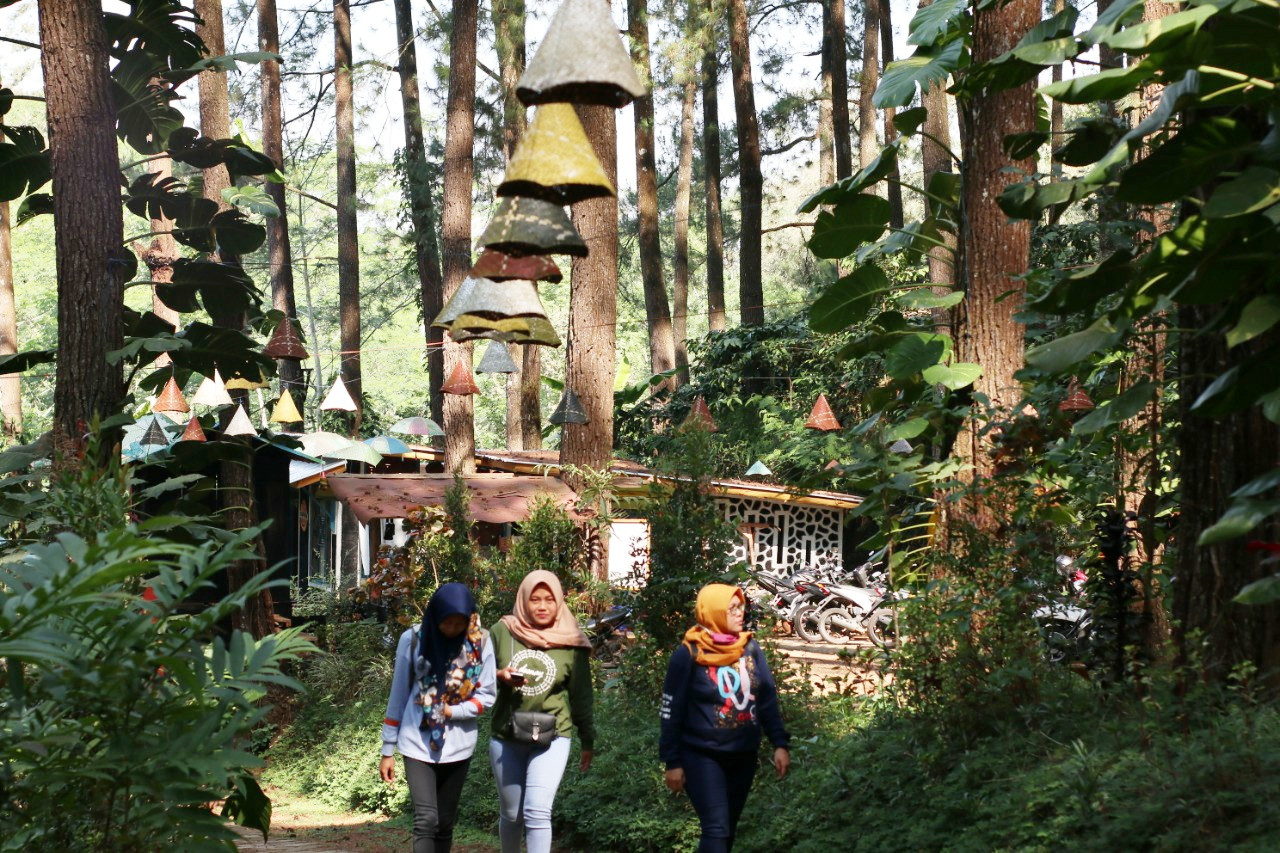 Berwisata ke Bekas Lokasi Persembunyian Pejuang Taman Gua Sigrowong