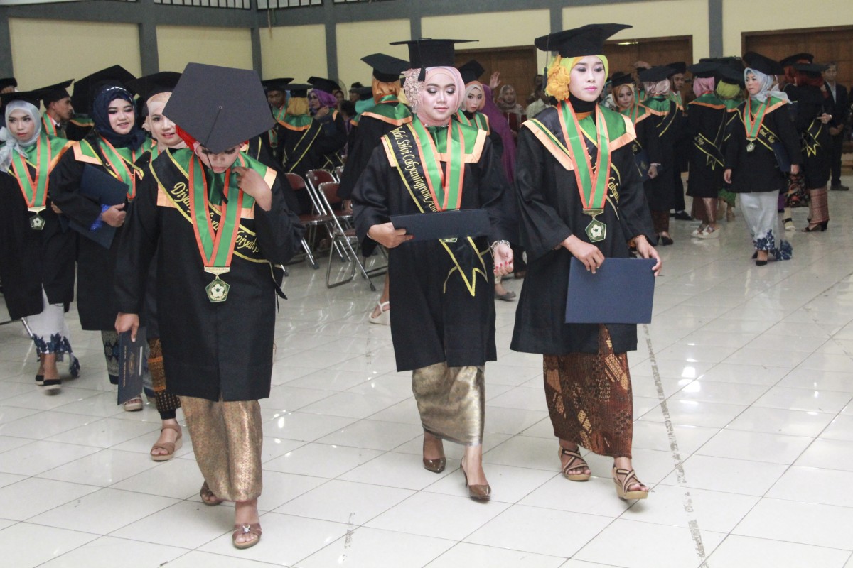 Akper Alkautsar Temanggung Wisuda 45 Tenaga Keperawatan