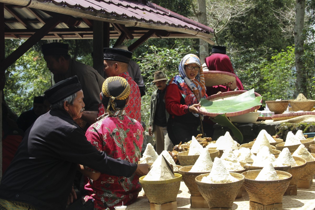 Wujud Rasa Syukur Warga Temanggung Gelar Sadran Gunung.