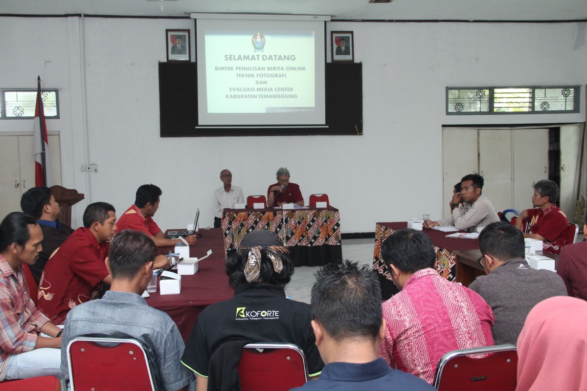 Redaktur Infopublik Berikan Ilmu Penulisan Berita dan Teknik  Fotografi Kepada MC Temanggung