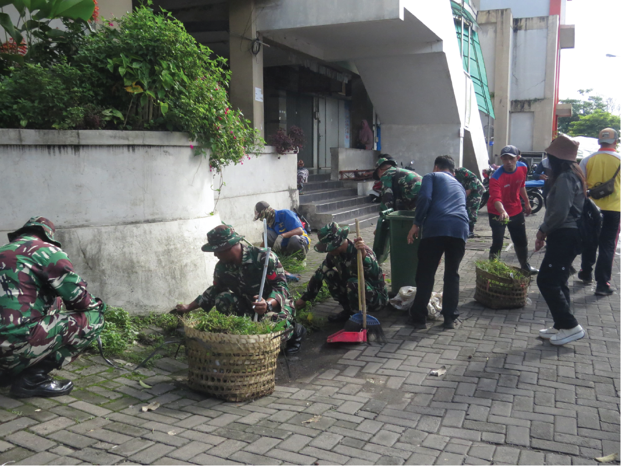 Gelar Jumat Bersih, Dandim Berharap Jadi Pasar Gandem