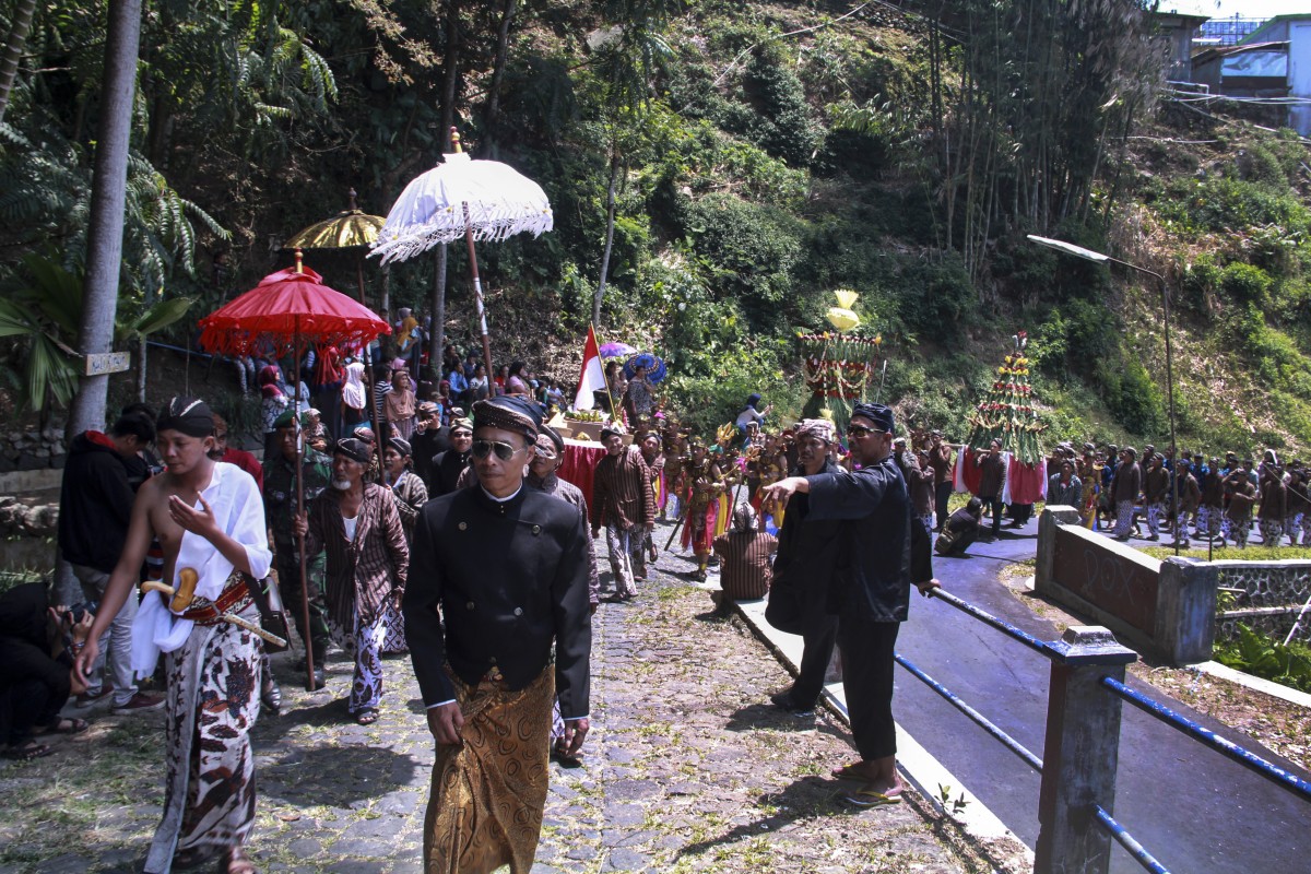 Dusun Lamuk Legok Gelar Kirab Sesaji Bhumi Sakti 