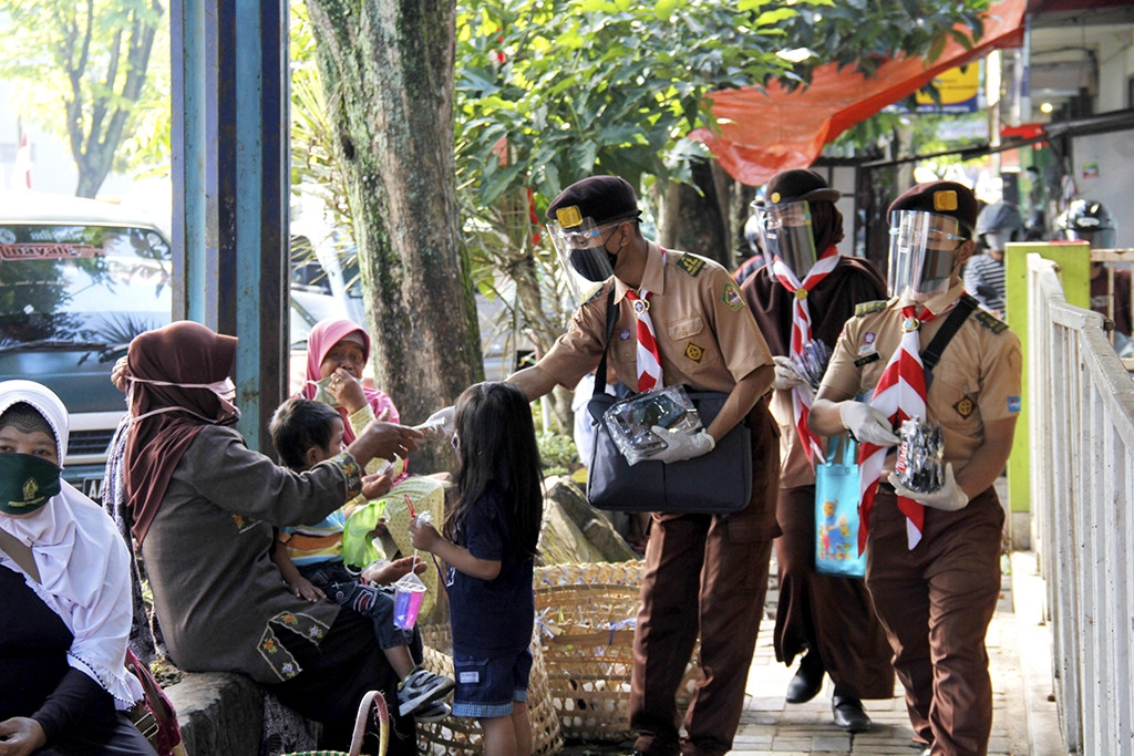 Peringati Hari Kesaktian Pancasila, Kwarcab Temanggung Bagikan Masker Gratis