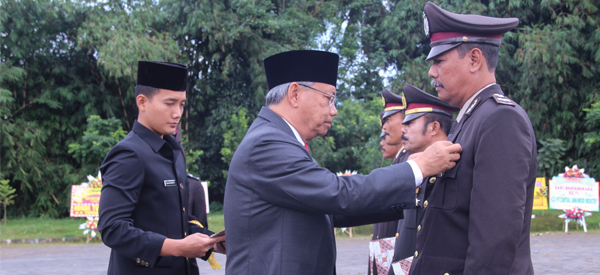 Empat Anggota Polres Terima Bintang Bhayangkara Nararya