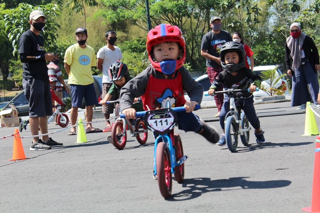 Latih Kemampuan Motorik Anak Lewat Push Bike 