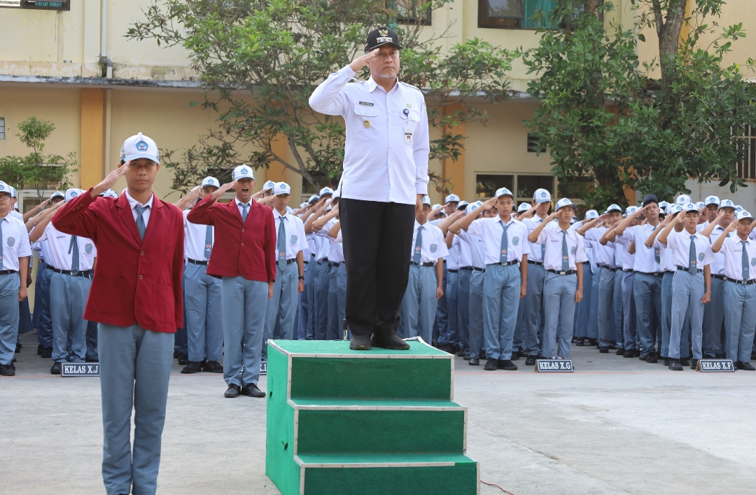 Hati-hati dan Bijak dalam Sikapi Informasi, Pesan Pj. Bupati pada Apel Pagi di SMA N 2 Temanggung