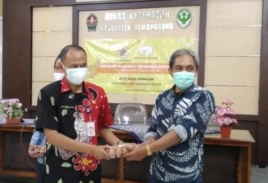 Pinsar Petelur Nasional Bagikan Telur Kepada Tenaga Kesehatan