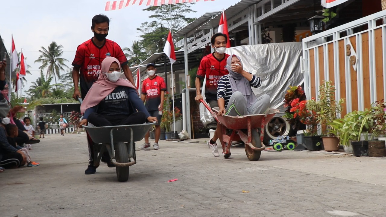 Serunya Lomba Drag Angkong Meriahkan HUT ke-76 RI