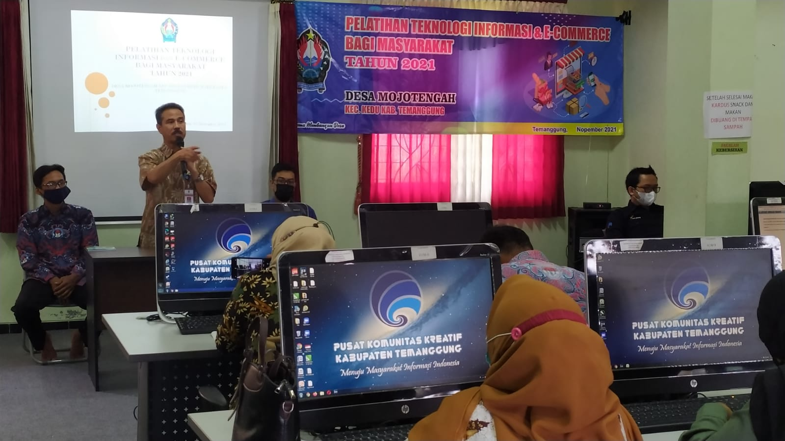 Pemdes Mojotengah Adakan Bimtek TIK dan e-Commerce