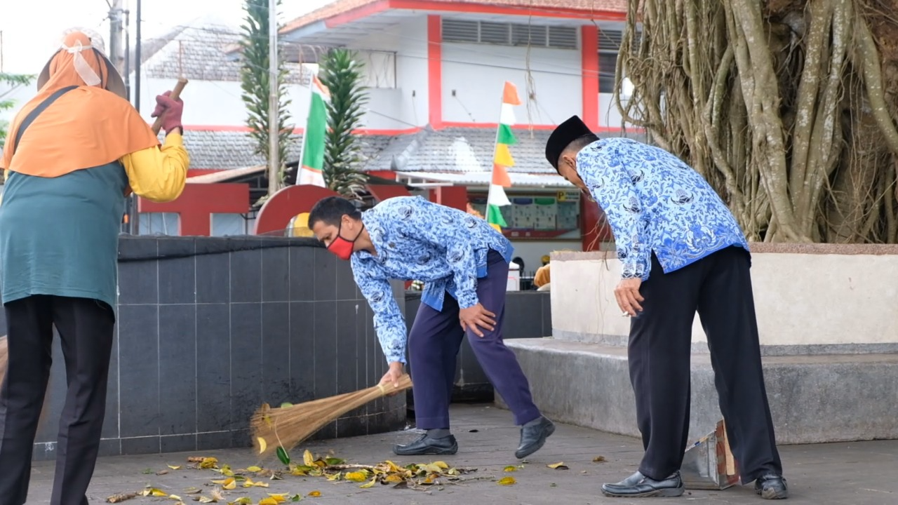 Peringati HUT KORPRI, ASN Resik-Resik Kota