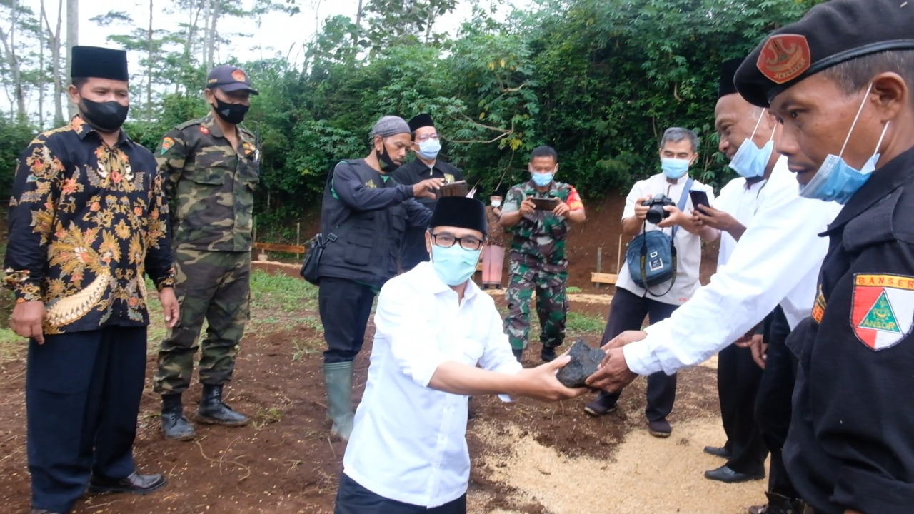 Bupati Letakkan Batu Pertama Pembangunan Gedung MWC NU Pringsurat