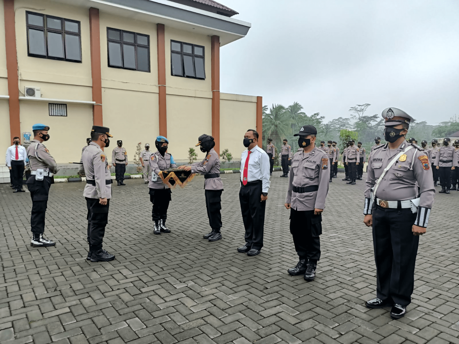 Polres Temanggung Beri Piagam Penghargaan Anggota Berprestasi