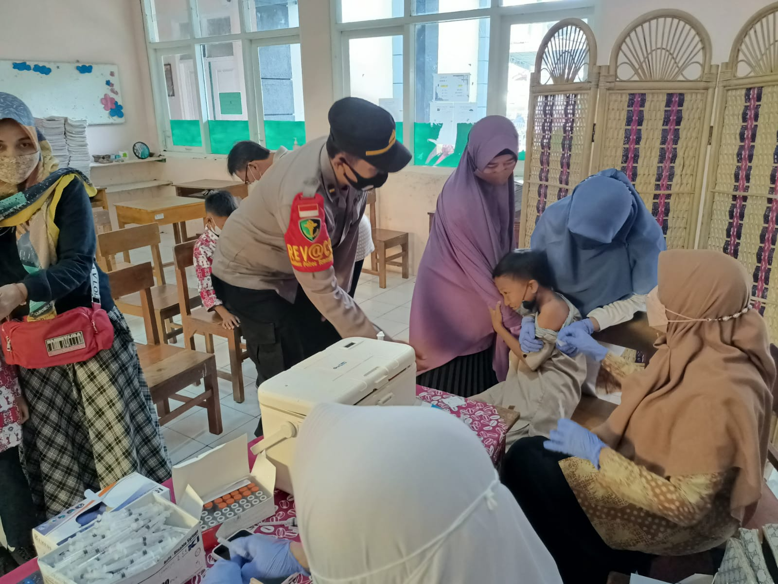 Vaksinasi Merdeka, Polres Temanggung Gelar Vaksinasi Anak di Sekolah Dasar