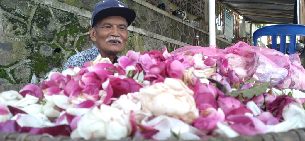 Jelang Ramadhan, Penjual Bunga Ketiban Berkah