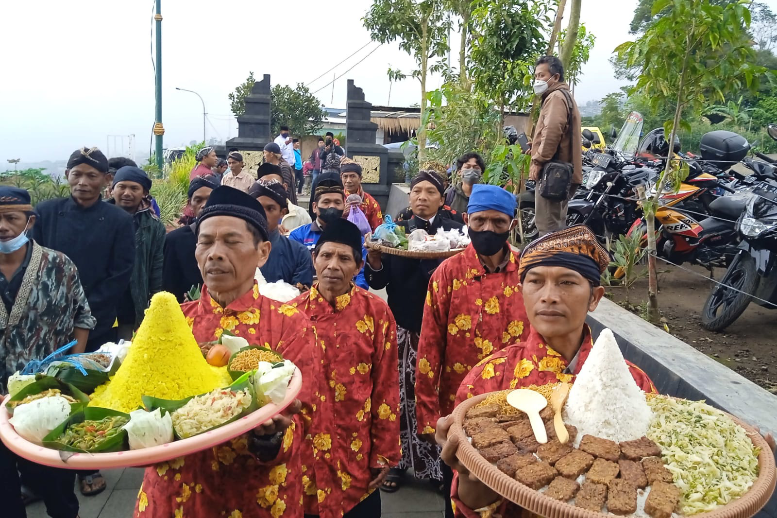 Petani Gelar Ritual Awal Tanam Tembakau