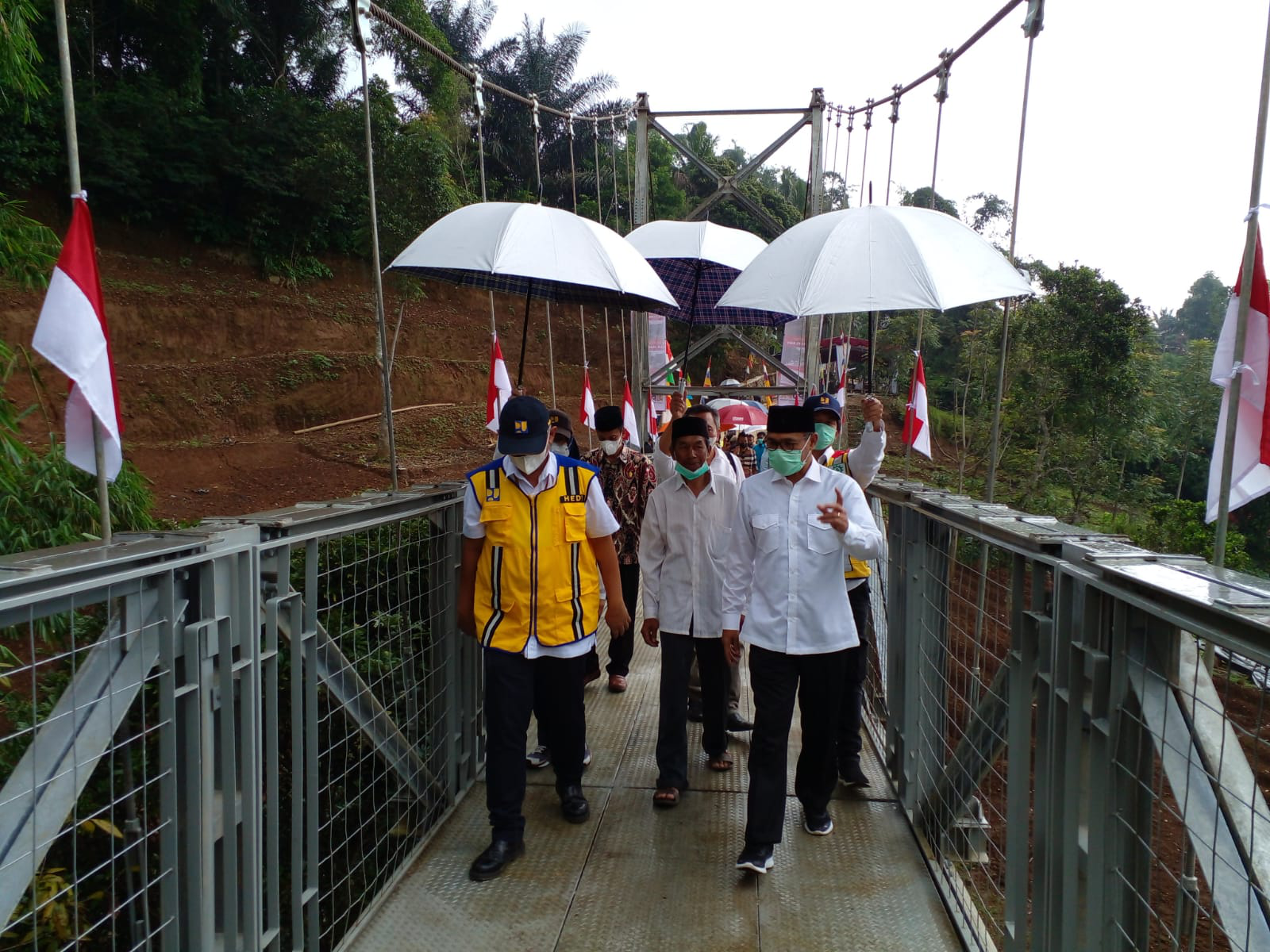 Jembatan Gantung Pagergunung Permudah Akses Masyarakat