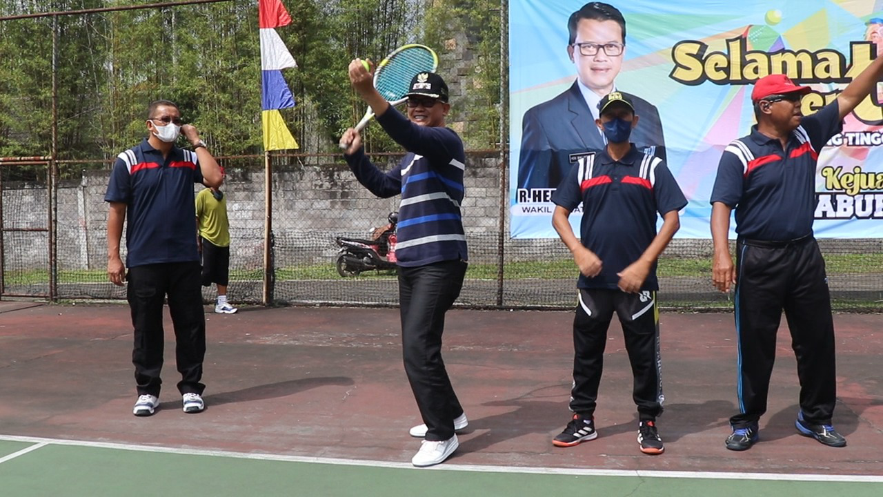 102 Atlet Ikuti Turnamen Tenis Wabup Cup