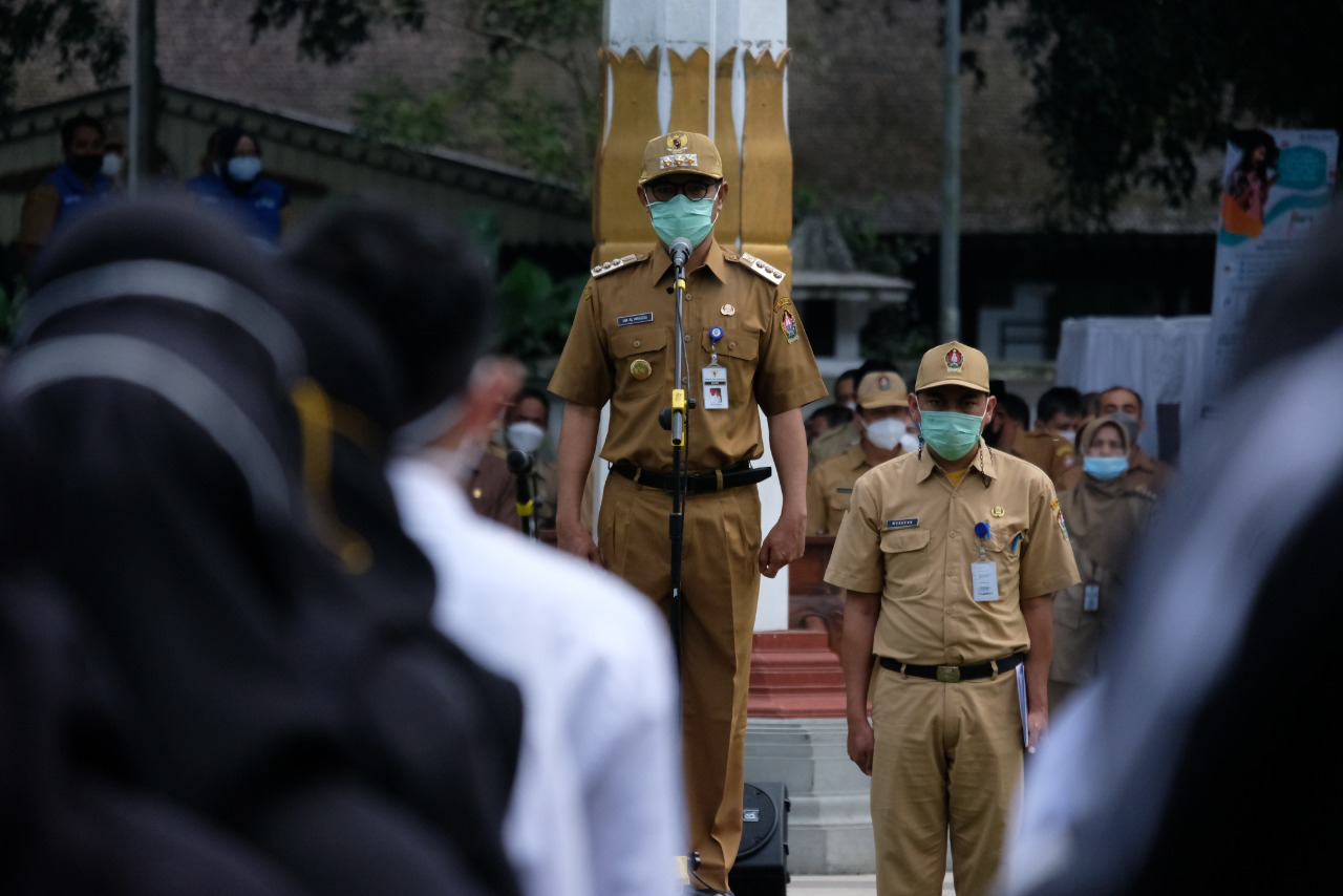 Bupati Serahkan 884 SK CPNS Pemkab Temanggung