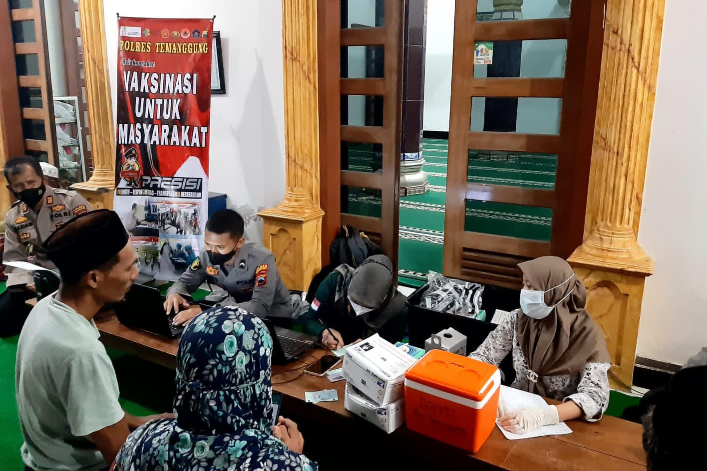 Polres Temanggung Gencarkan Vaksinasi di Malam Hari