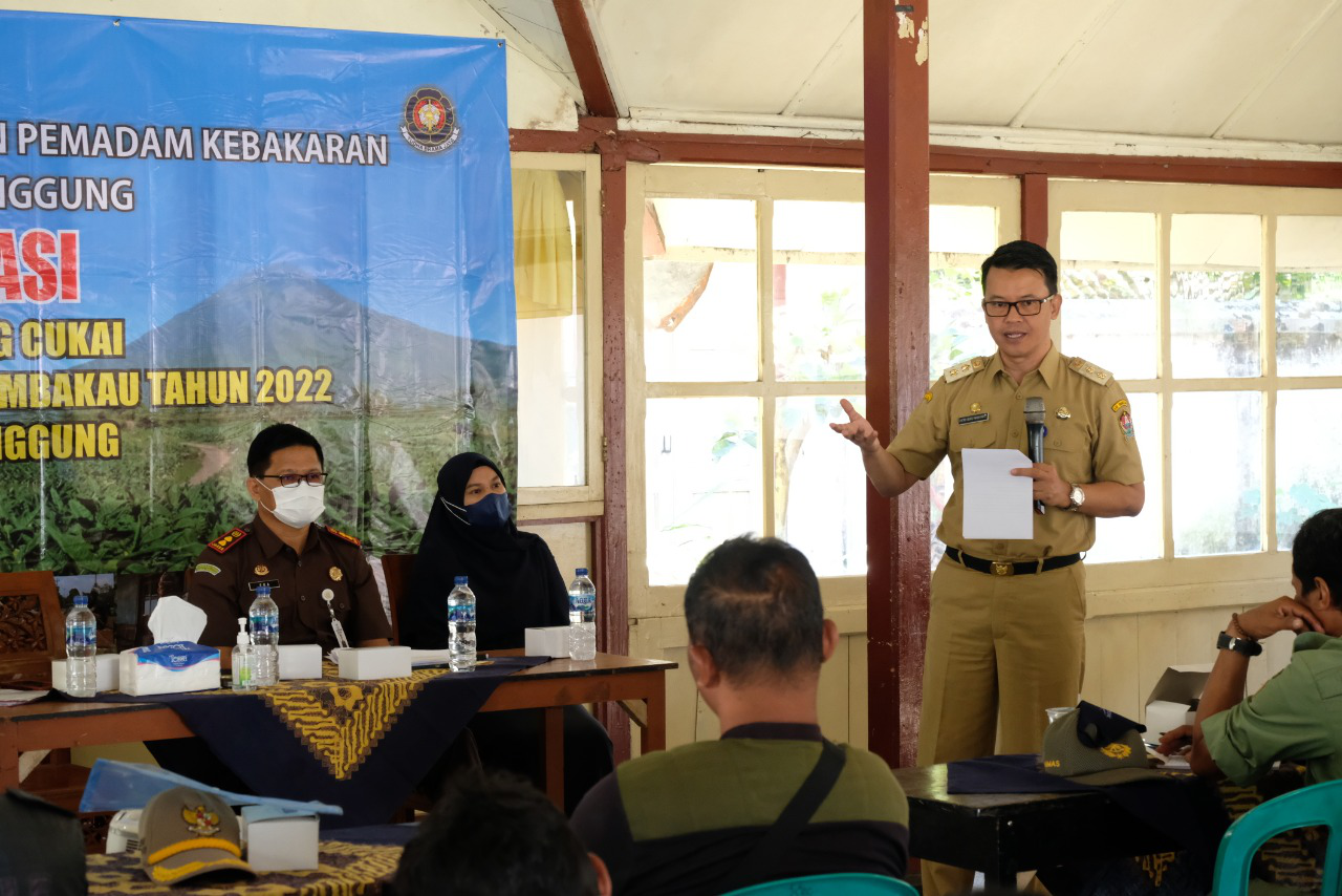 Tingkatkan Kapasitas Linmas Melalui Sosialisasi Aturan Cukai