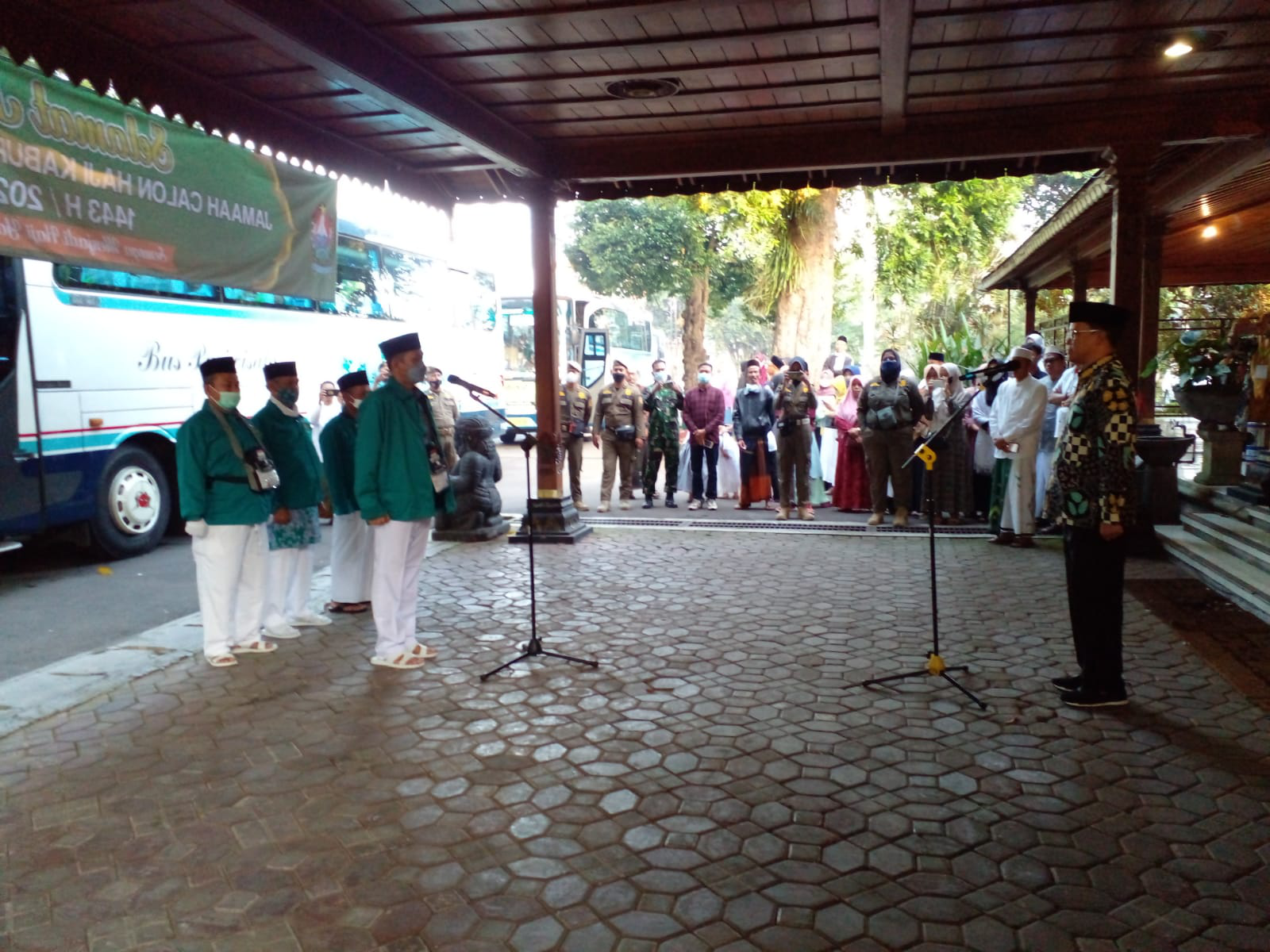 Rombongan Haji Kloter 40 Temanggung Resmi Diberangkatkan