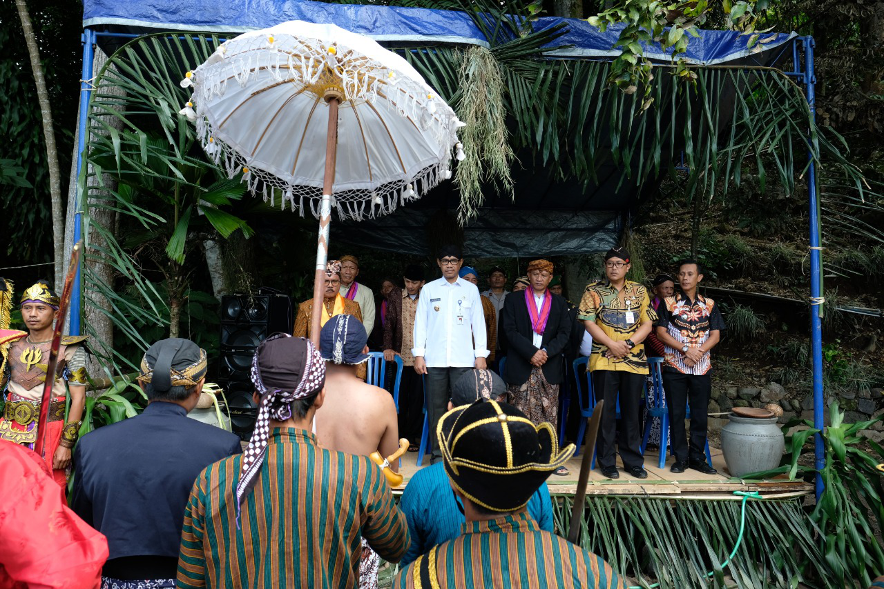 Kirab Puji Jagad Iringi Prosesi Merti Dusun Lamuk Legok Desa Legoksari