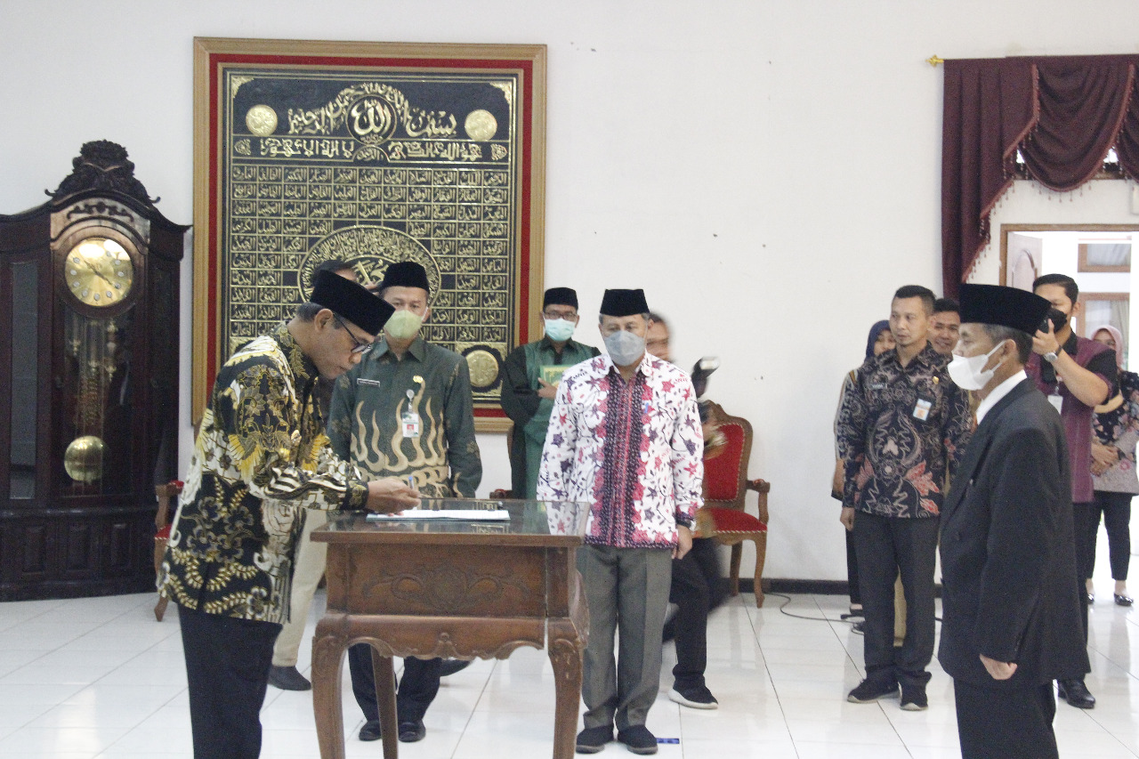 Bupati Lantik Pimpinan BAZNAS Temanggung Periode 2022-2027