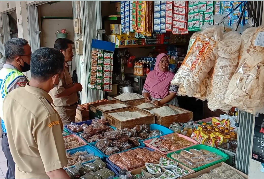 UPT Pasar Parakan Pantau Harga Sembako