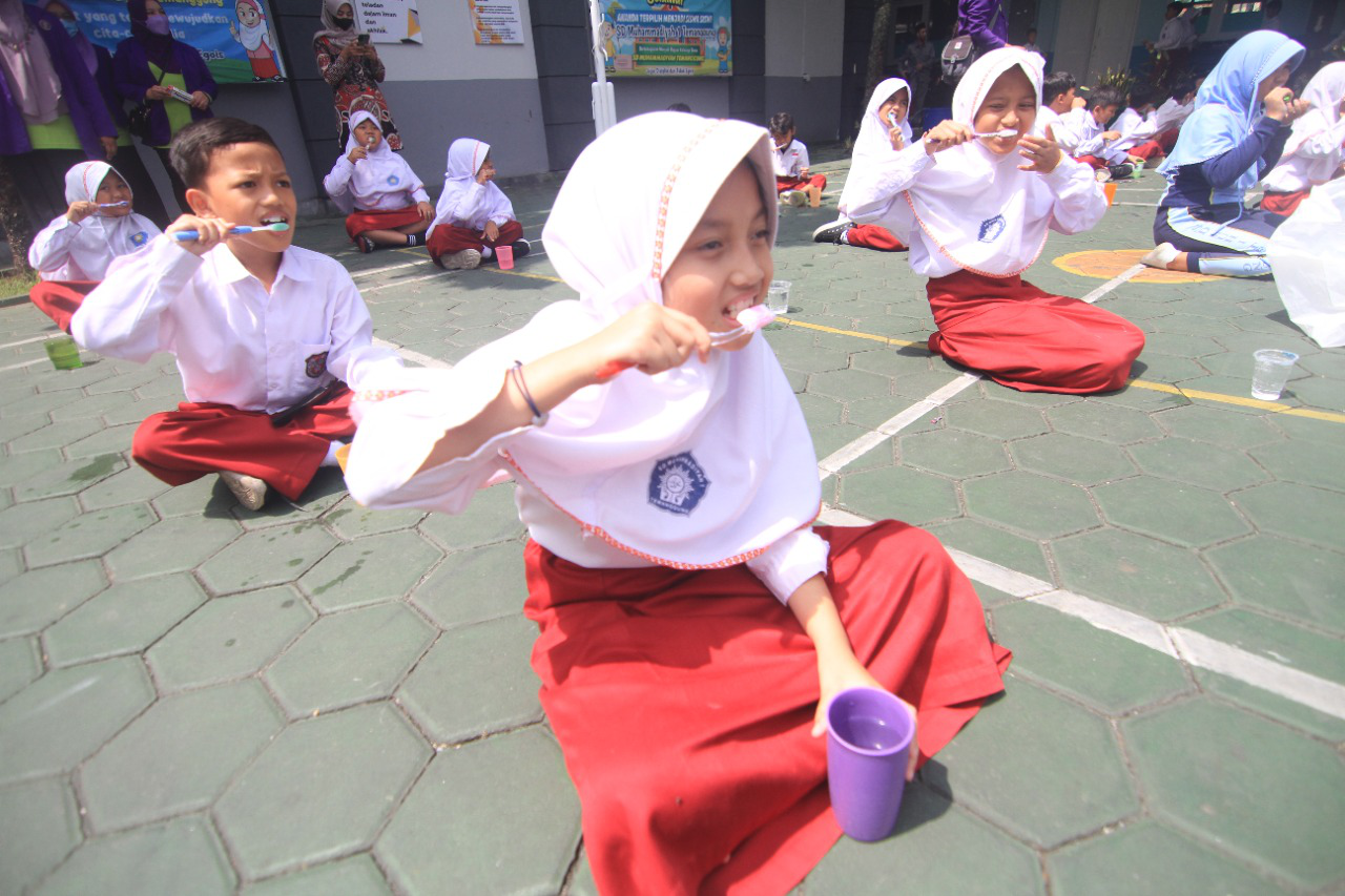 Ribuan Siswa SD di Temanggung Ikuti Sikat Gigi Massal