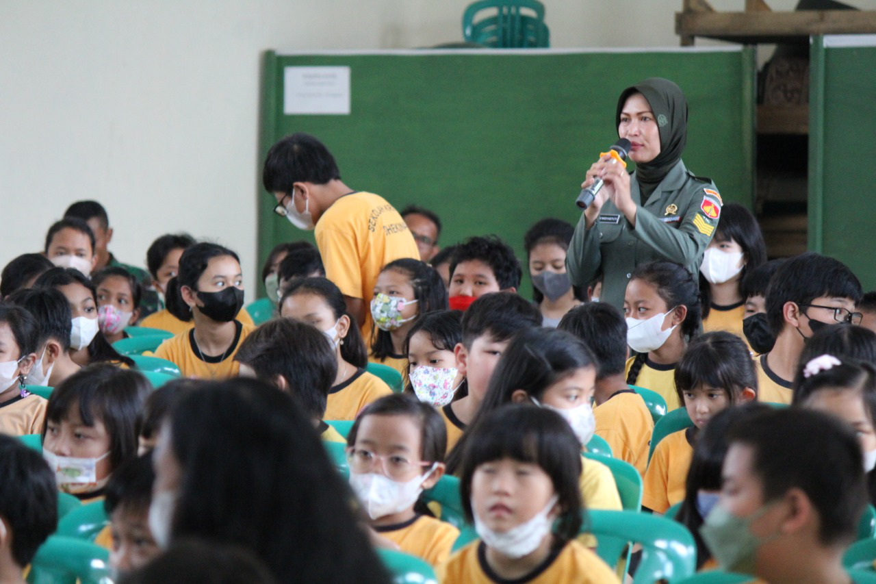 Perkuat Wawasan Kebangsaan dengan Kunjungan ke Makodim