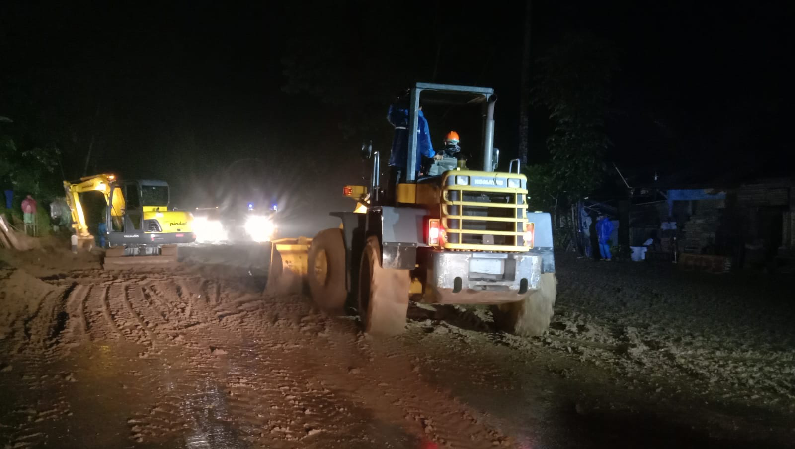 Jalan Nasional Yogyakarta-Semarang Kembali Tertutup Longsor