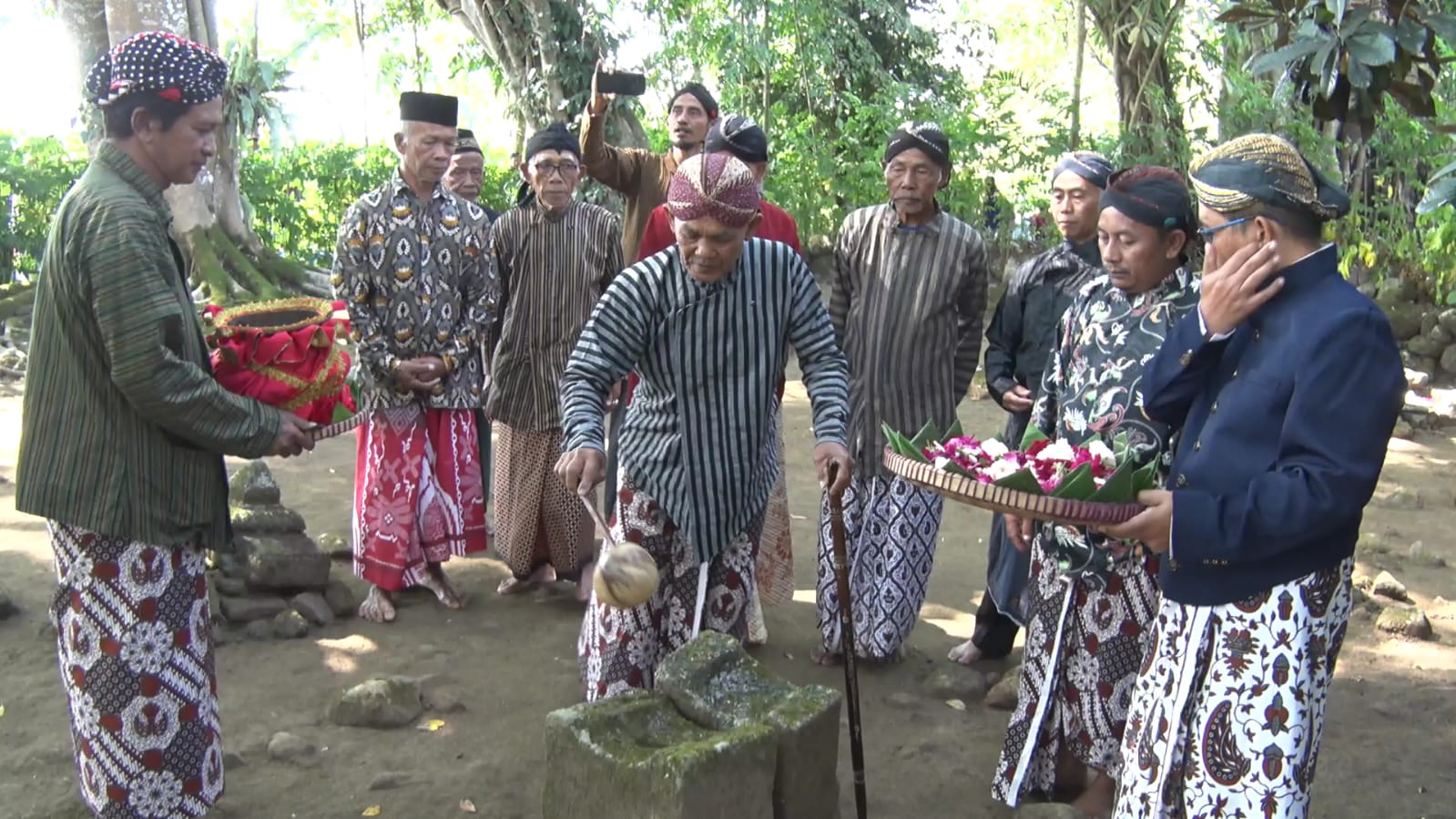 Warga Lereng Sumbing Gelar Tradisi Ruwat Pepunden Kyai Joko Nolo