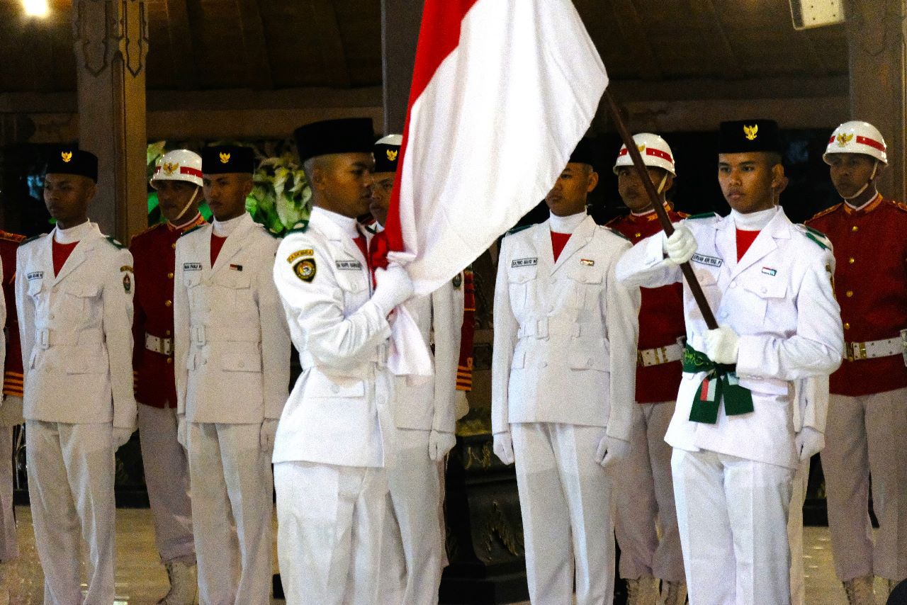 Bupati Sampaikan Pesan Gelorakan Patriotisme dalam Pengukuhan Paskibraka