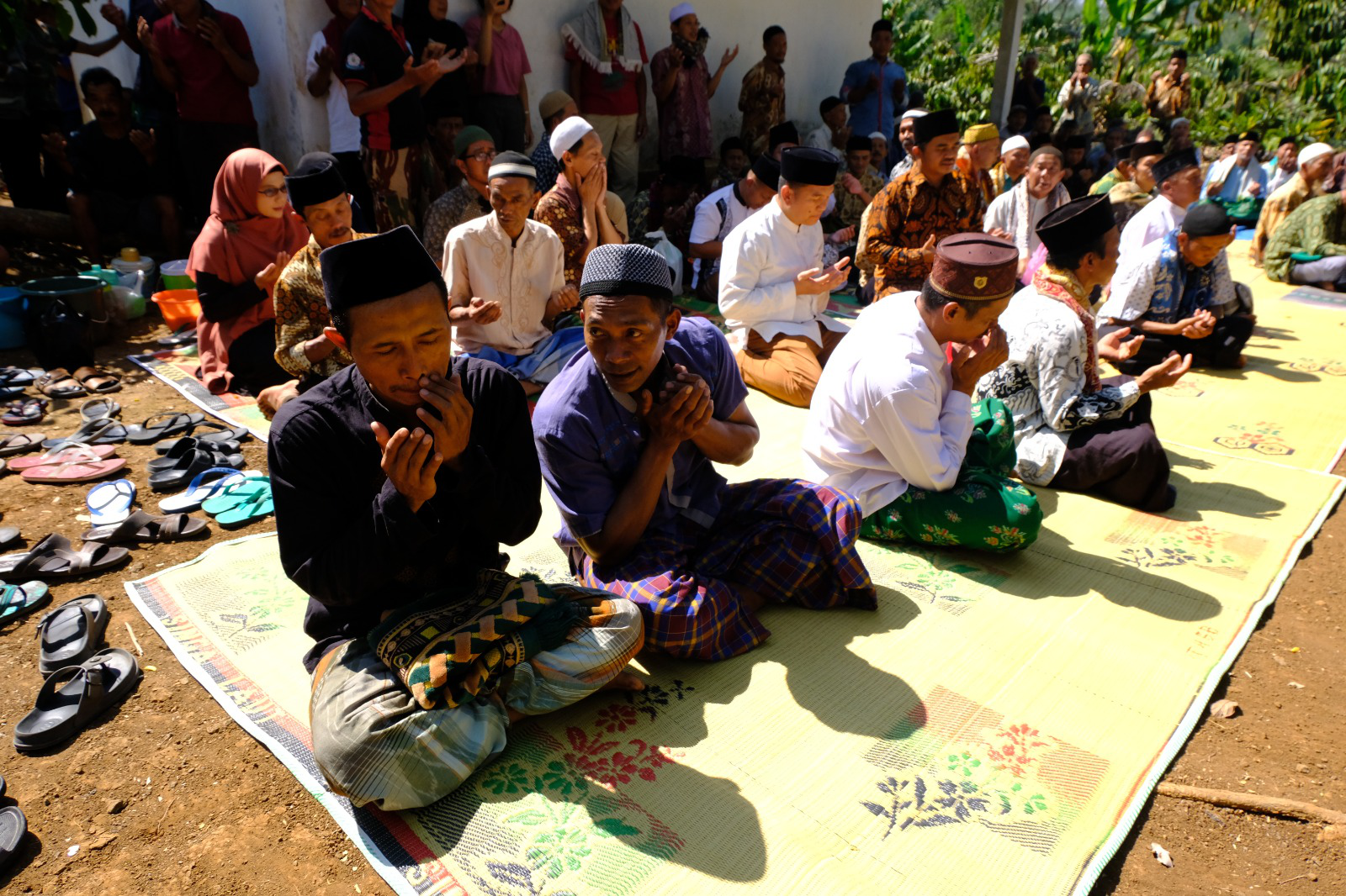 Gelar Sholat Istisqa dan Ritual Perang Cendol, Warga Kemiriombo Berharap Turun Hujan