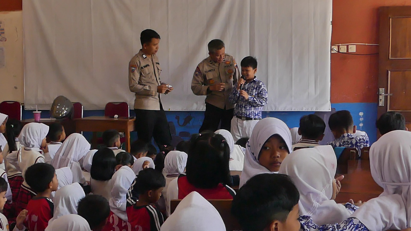 Polres Temanggung Sosialisasikan Anti Perundungan di SDN Jampiroso 2